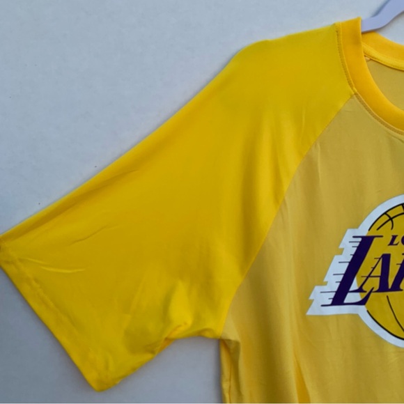 NBA Team logo T- Shirt Los Angeles Lakers Basketball Mens Size M Yellow - Picture 9 of 13